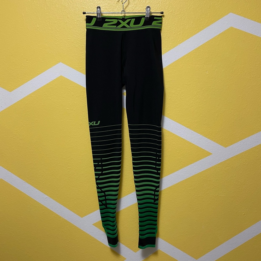 2XU Black and Neon Green Compression Leggings